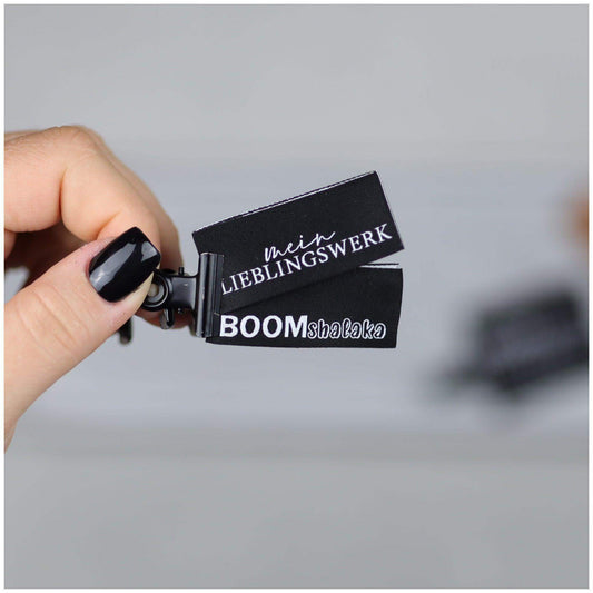 Entdecke unsere auffälligen Statement Weblabels! Perfekt für individuelle DIY-Projekte und einzigartige Modekreationen. Hochwertig, langlebig und einfach anzubringen. Verleihe Deinen Designs eine besondere Note mit unseren trendigen Labels. Jetzt online b