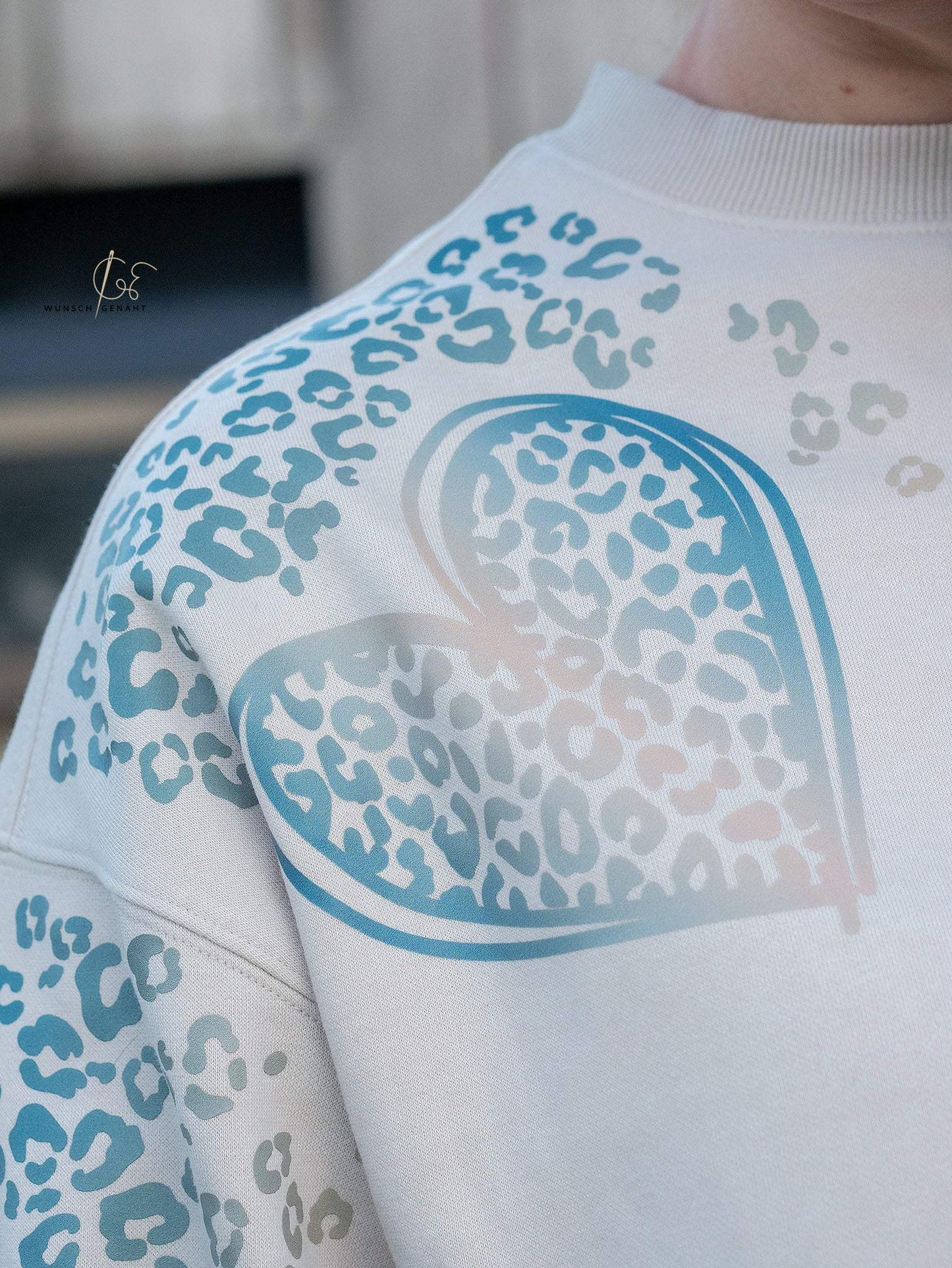 LEO Herz| Herz Outline – Farbverlauf