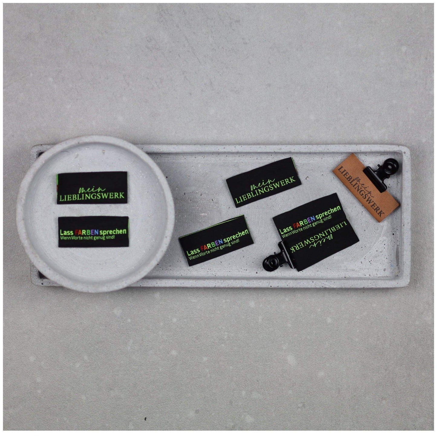 Entdecke unsere auffälligen Statement Weblabels! Perfekt für individuelle DIY-Projekte und einzigartige Modekreationen. Hochwertig, langlebig und einfach anzubringen. Verleihe Deinen Designs eine besondere Note mit unseren trendigen Labels. Jetzt online b