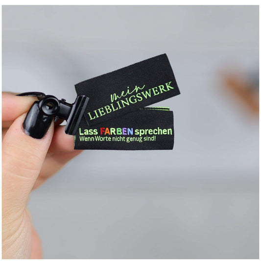 Entdecke unsere auffälligen Statement Weblabels! Perfekt für individuelle DIY-Projekte und einzigartige Modekreationen. Hochwertig, langlebig und einfach anzubringen. Verleihe Deinen Designs eine besondere Note mit unseren trendigen Labels. Jetzt online b