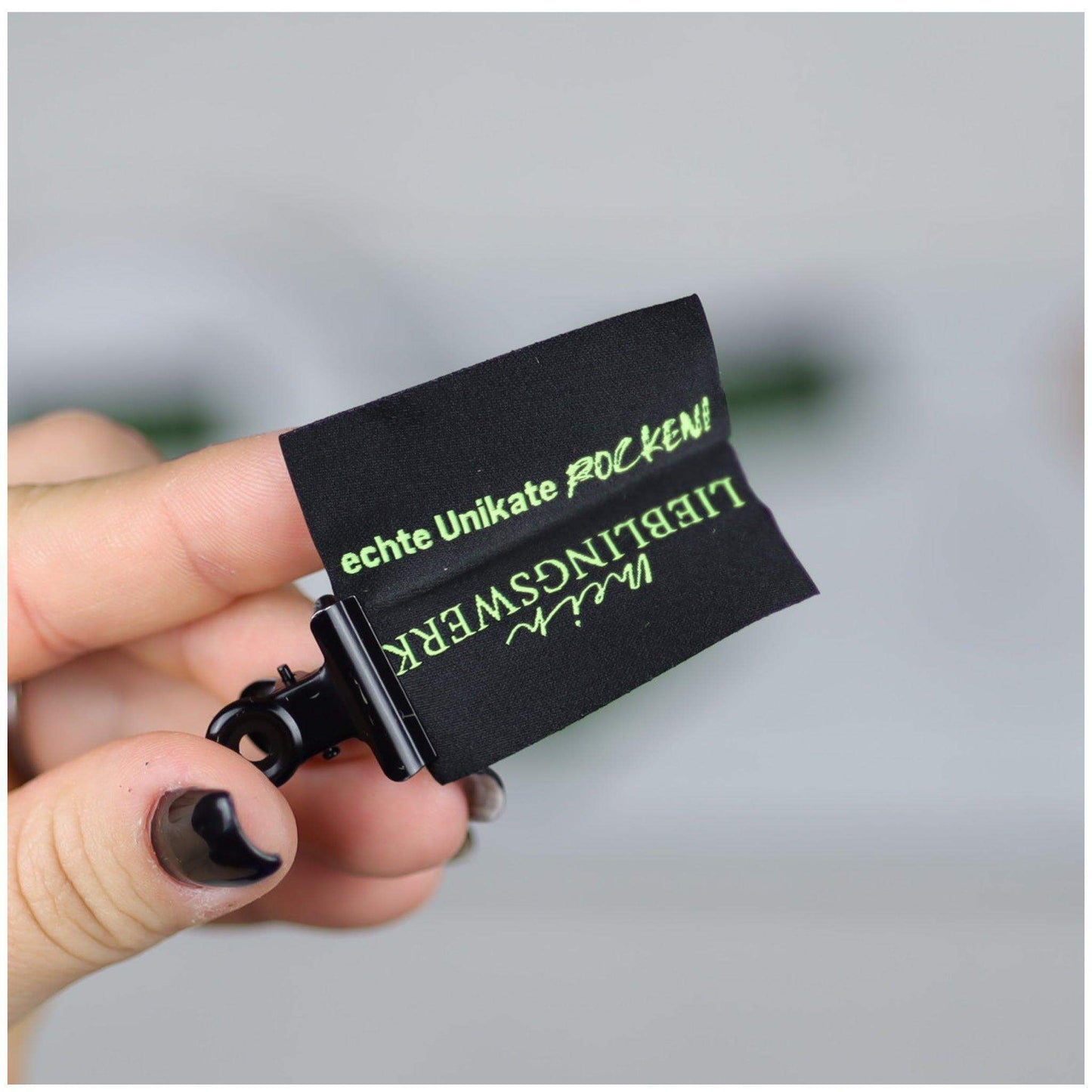 Entdecke unsere auffälligen Statement Weblabels! Perfekt für individuelle DIY-Projekte und einzigartige Modekreationen. Hochwertig, langlebig und einfach anzubringen. Verleihe Deinen Designs eine besondere Note mit unseren trendigen Labels. Jetzt online b