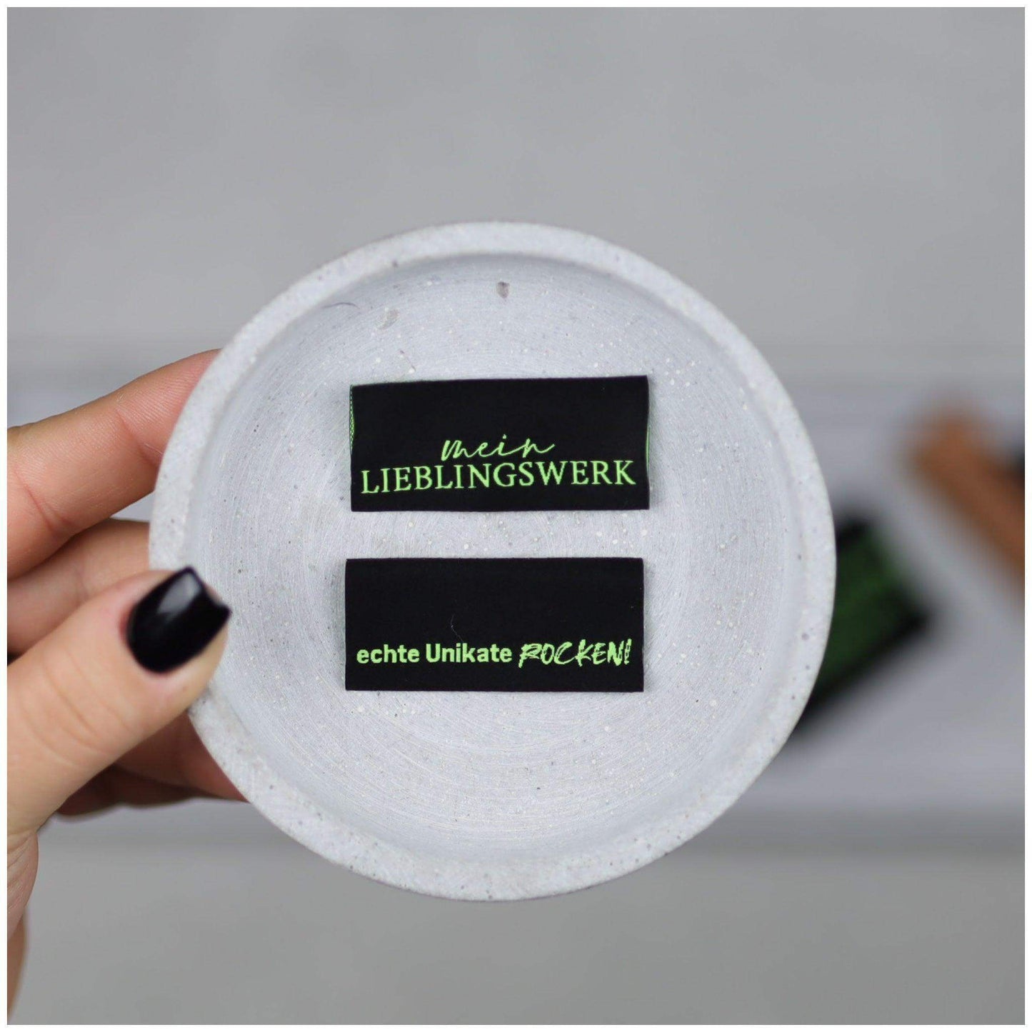 Entdecke unsere auffälligen Statement Weblabels! Perfekt für individuelle DIY-Projekte und einzigartige Modekreationen. Hochwertig, langlebig und einfach anzubringen. Verleihe Deinen Designs eine besondere Note mit unseren trendigen Labels. Jetzt online b