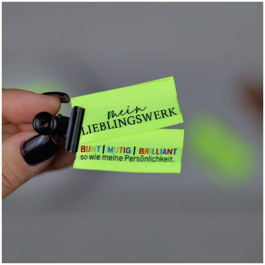 Entdecke unsere auffälligen Statement Weblabels! Perfekt für individuelle DIY-Projekte und einzigartige Modekreationen. Hochwertig, langlebig und einfach anzubringen. Verleihe Deinen Designs eine besondere Note mit unseren trendigen Labels. Jetzt online b