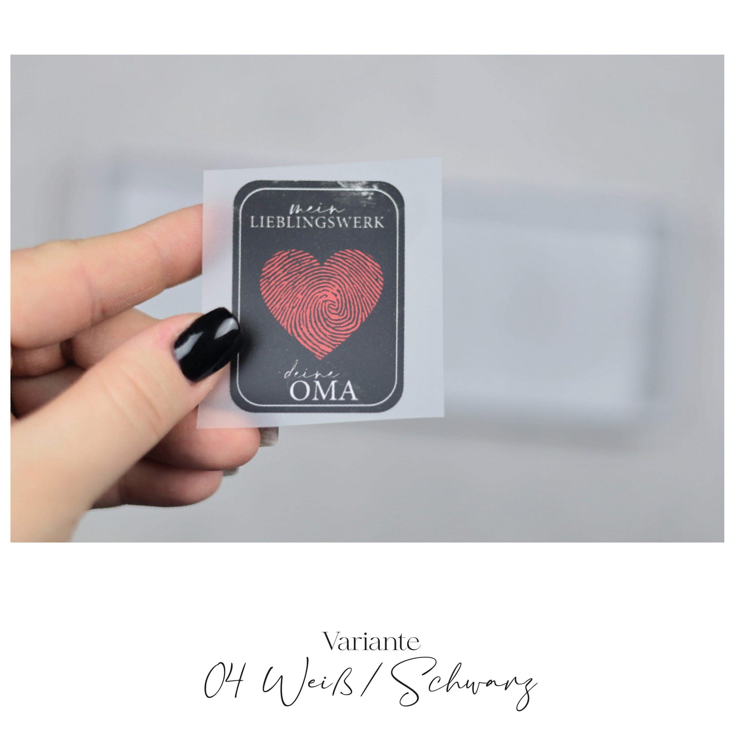 Entdecke unsere stylischen Größenlabels als Bügelbilder für Statement-Jacken! Einfach aufzubügeln, langlebig und perfekt für individuelle DIY-Projekte. Verleihe Deinen Jacken eine persönliche Note und sorge für klare Größenangaben. Jetzt online kaufen!