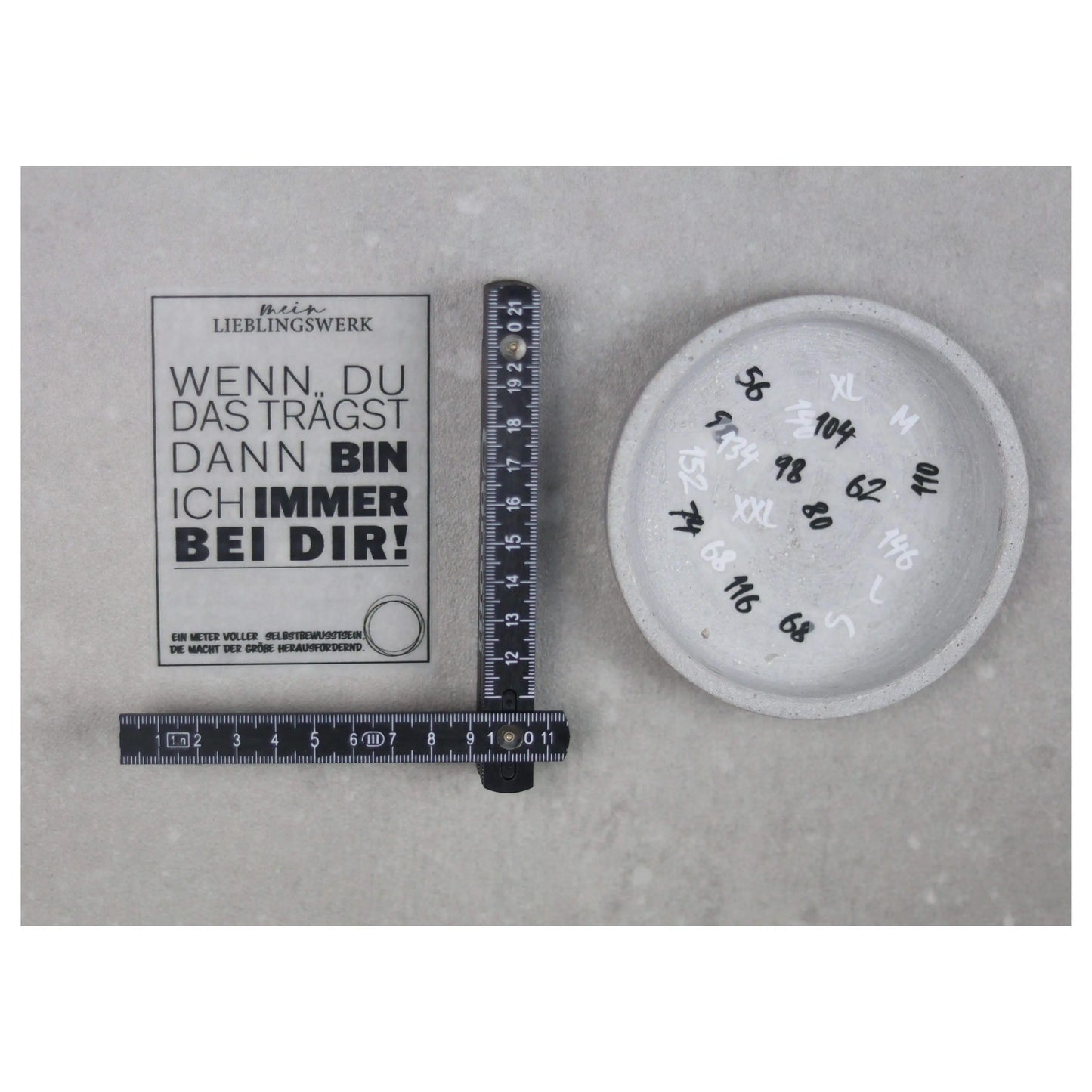 Entdecke unsere stylischen Größenlabels als Bügelbilder für Statement-Jacken! Einfach aufzubügeln, langlebig und perfekt für individuelle DIY-Projekte. Verleihe Deinen Jacken eine persönliche Note und sorge für klare Größenangaben. Jetzt online kaufen!