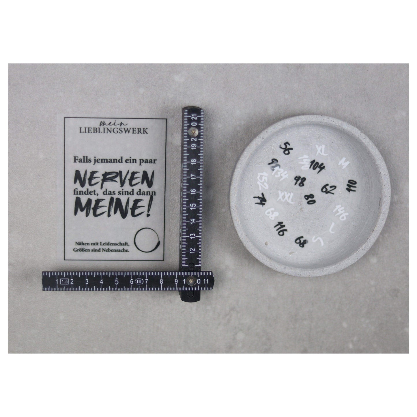 Entdecke unsere stylischen Größenlabels als Bügelbilder für Statement-Jacken! Einfach aufzubügeln, langlebig und perfekt für individuelle DIY-Projekte. Verleihe Deinen Jacken eine persönliche Note und sorge für klare Größenangaben. Jetzt online kaufen!