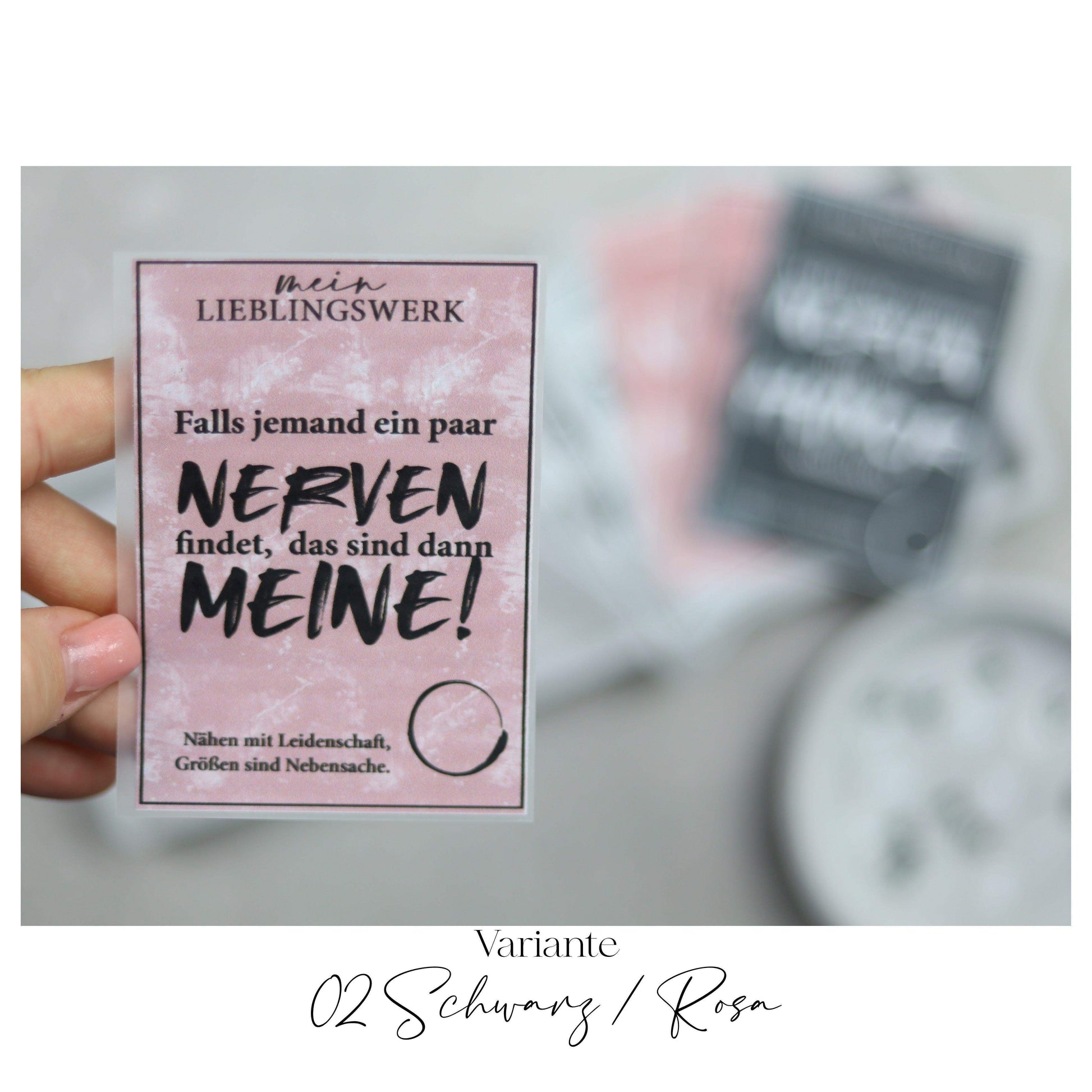 Entdecke unsere stylischen Größenlabels als Bügelbilder für Statement-Jacken! Einfach aufzubügeln, langlebig und perfekt für individuelle DIY-Projekte. Verleihe Deinen Jacken eine persönliche Note und sorge für klare Größenangaben. Jetzt online kaufen!