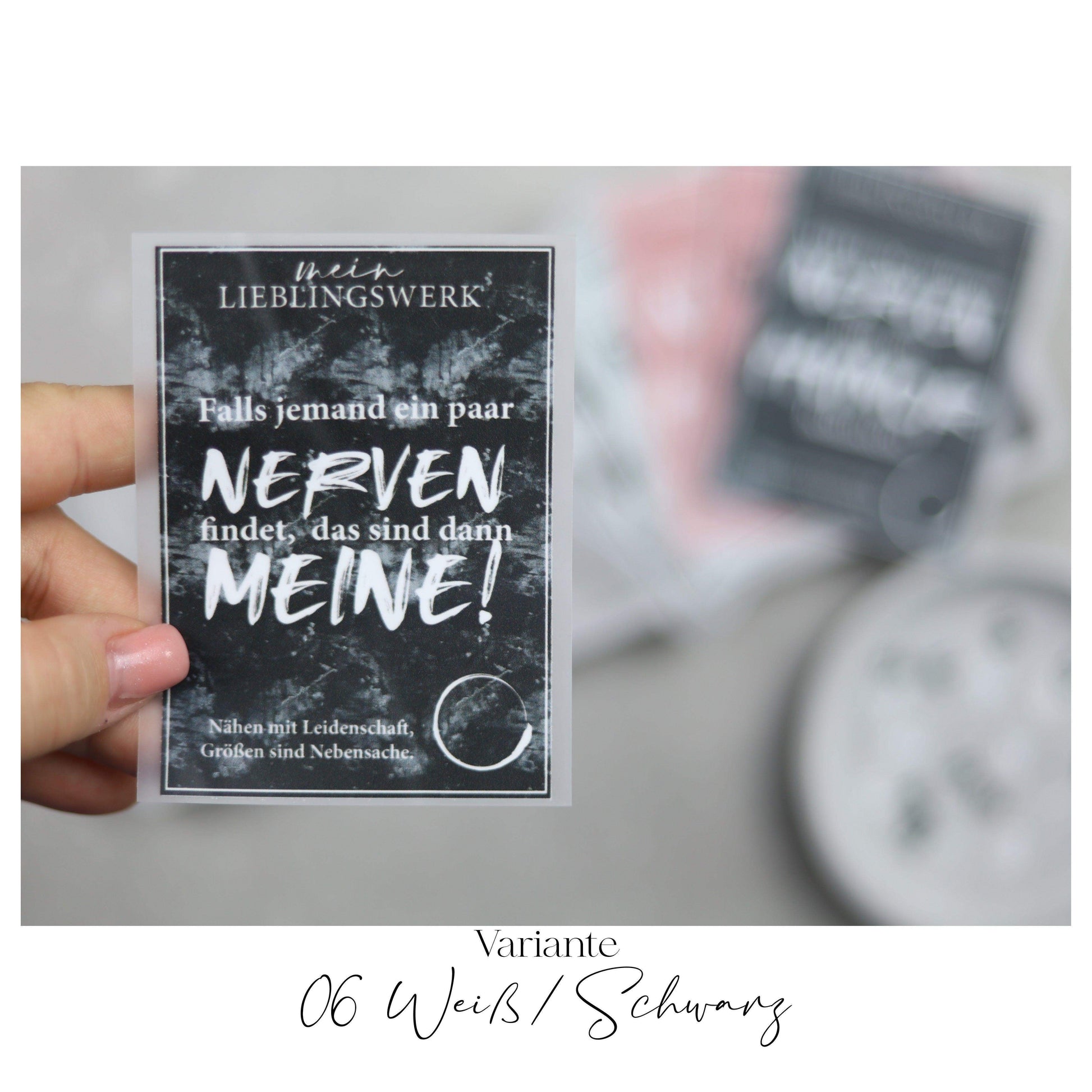 Entdecke unsere stylischen Größenlabels als Bügelbilder für Statement-Jacken! Einfach aufzubügeln, langlebig und perfekt für individuelle DIY-Projekte. Verleihe Deinen Jacken eine persönliche Note und sorge für klare Größenangaben. Jetzt online kaufen!