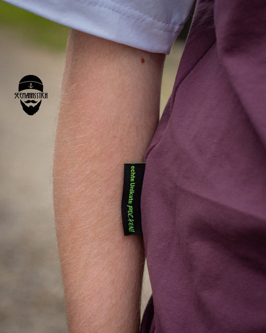 Entdecke unsere auffälligen Statement Weblabels! Perfekt für individuelle DIY-Projekte und einzigartige Modekreationen. Hochwertig, langlebig und einfach anzubringen. Verleihe Deinen Designs eine besondere Note mit unseren trendigen Labels. Jetzt online b