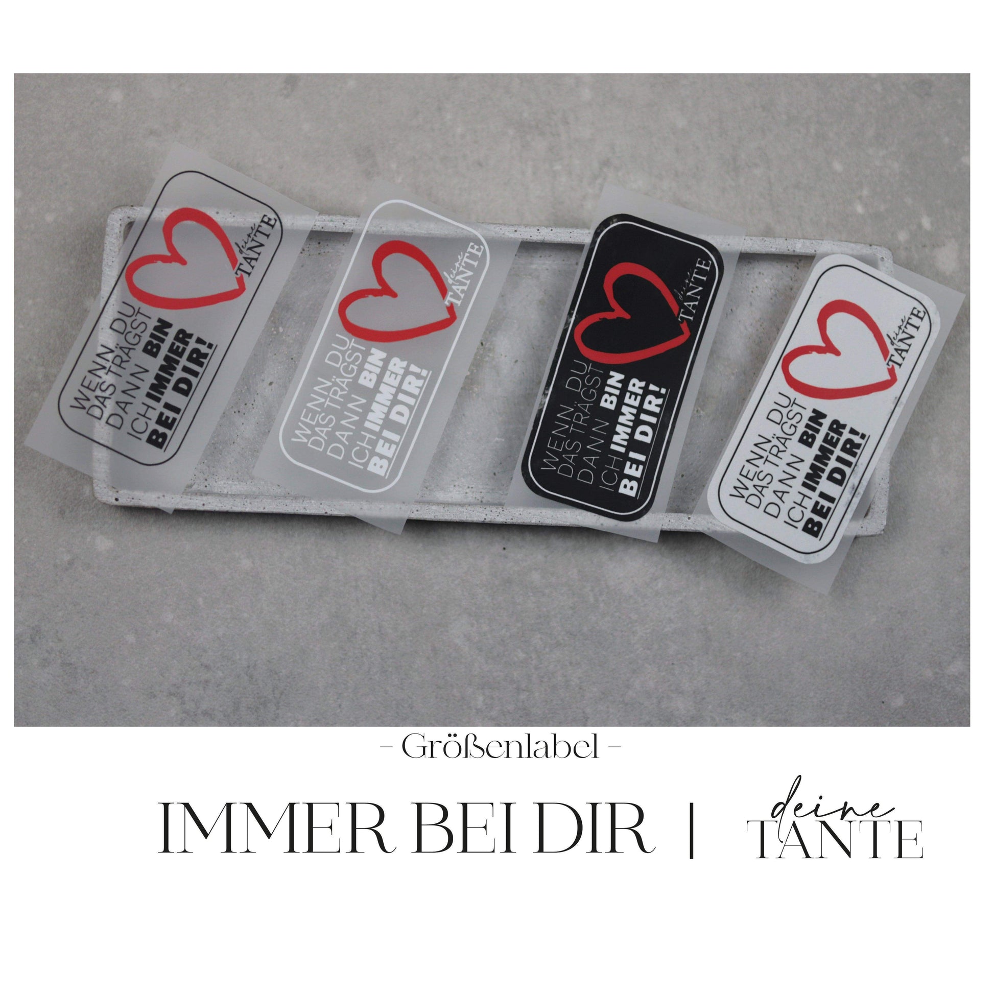 Entdecke unsere stylischen Größenlabels als Bügelbilder für Statement-Jacken! Einfach aufzubügeln, langlebig und perfekt für individuelle DIY-Projekte. Verleihe Deinen Jacken eine persönliche Note und sorge für klare Größenangaben. Jetzt online kaufen!
