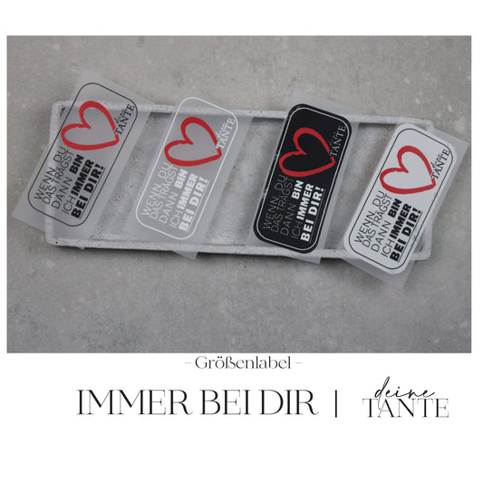 Entdecke unsere stylischen Größenlabels als Bügelbilder für Statement-Jacken! Einfach aufzubügeln, langlebig und perfekt für individuelle DIY-Projekte. Verleihe Deinen Jacken eine persönliche Note und sorge für klare Größenangaben. Jetzt online kaufen!
