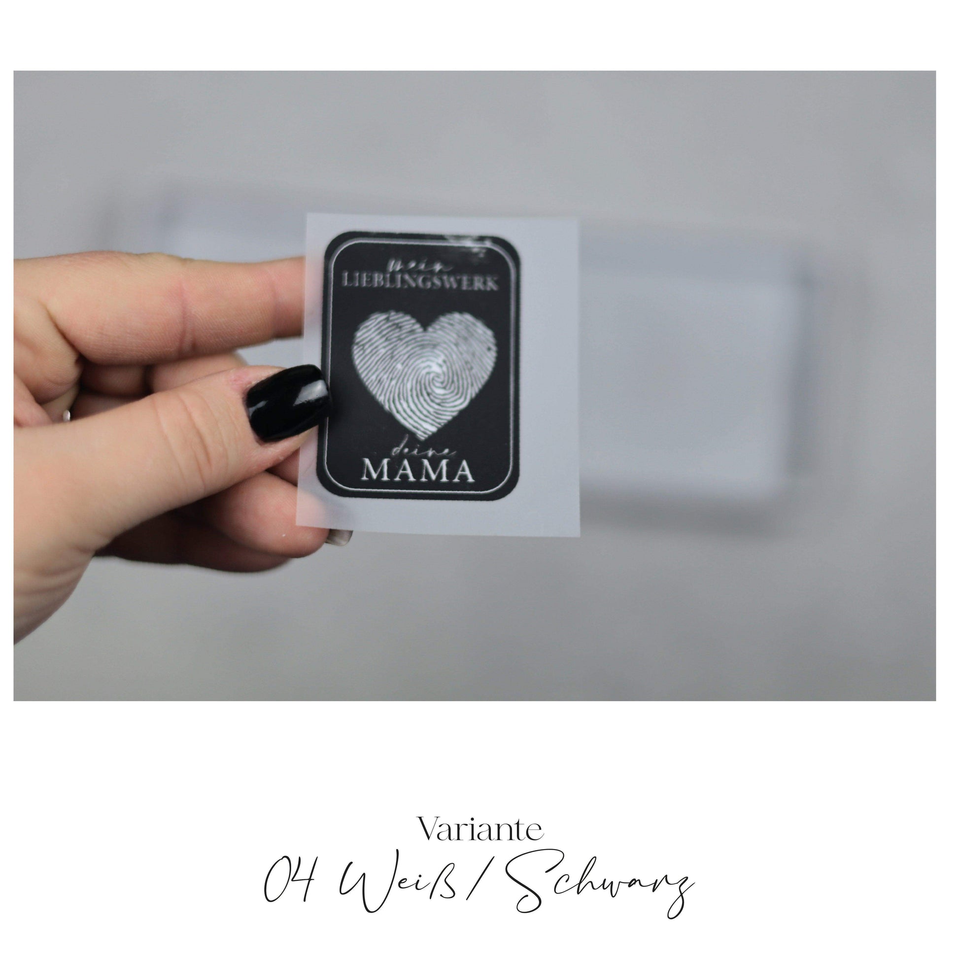 Entdecke unsere stylischen Größenlabels als Bügelbilder für Statement-Jacken! Einfach aufzubügeln, langlebig und perfekt für individuelle DIY-Projekte. Verleihe Deinen Jacken eine persönliche Note und sorge für klare Größenangaben. Jetzt online kaufen!