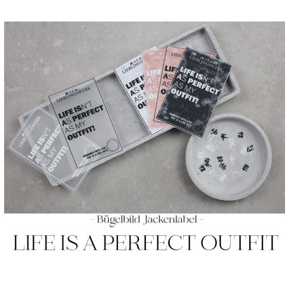 Entdecke unsere stylischen Größenlabels als Bügelbilder für Statement-Jacken! Einfach aufzubügeln, langlebig und perfekt für individuelle DIY-Projekte. Verleihe Deinen Jacken eine persönliche Note und sorge für klare Größenangaben. Jetzt online kaufen!